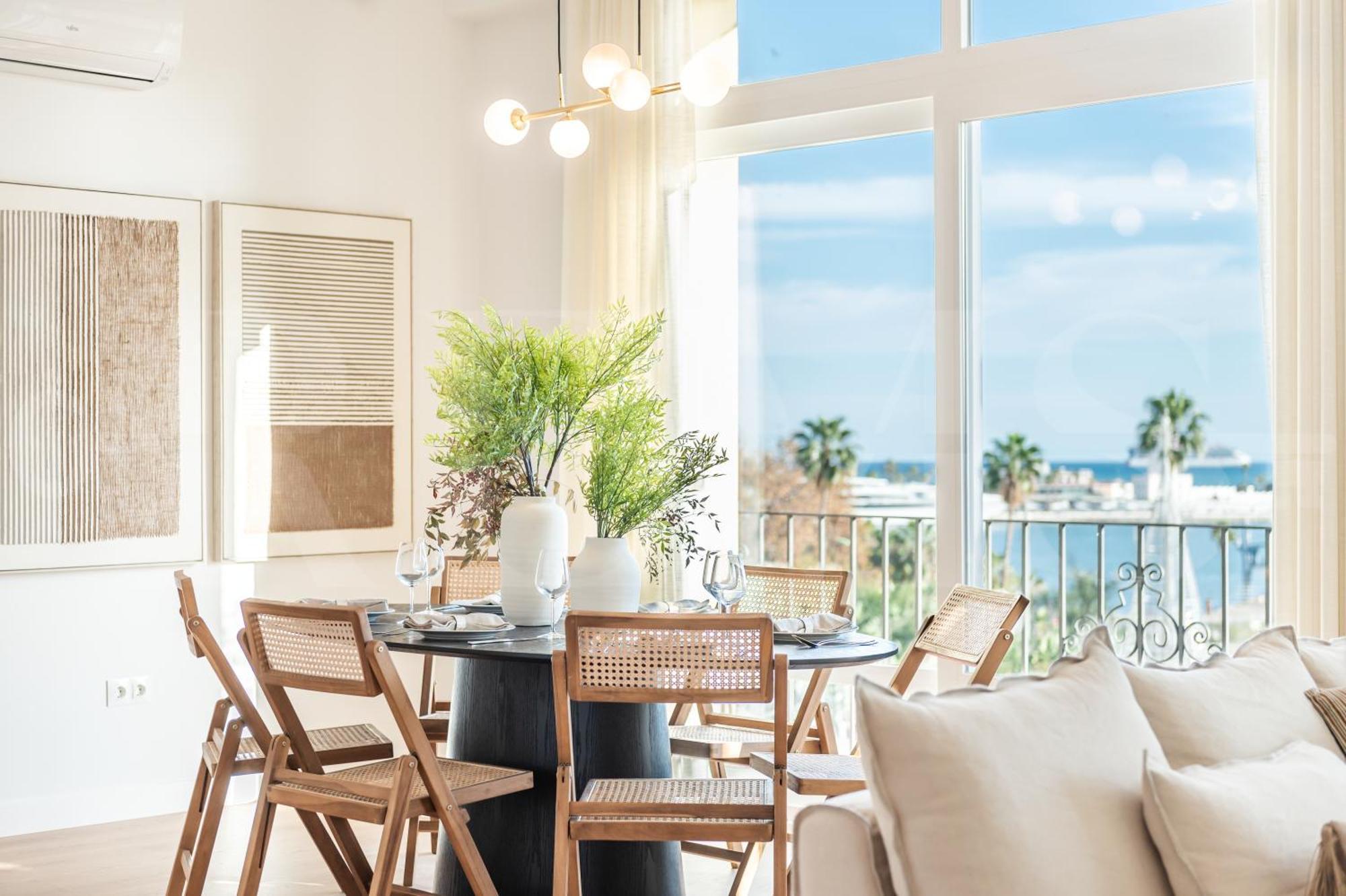 Apartamento Elegant Coastal Charm With Unique Views By Rems *