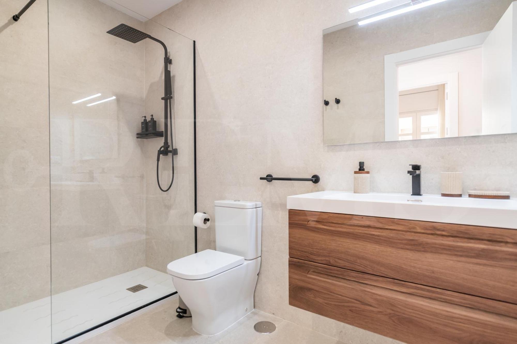Apartamento Elegant Coastal Charm With Unique Views By Rems *